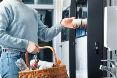 Trả lon rổng lại cho siêu thị